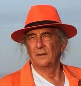 chapeau orange recadrée